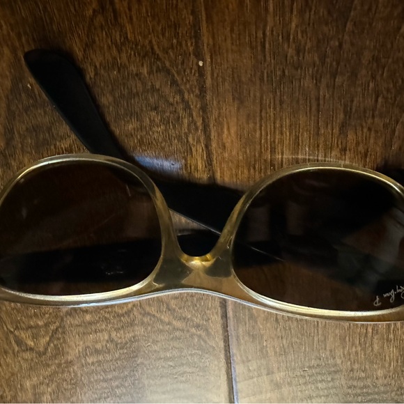 Ray Ban Polarized Sunglasses (women’s) *Cracked Lens - Picture 4 of 9